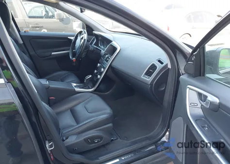 2015 Volvo Xc60 T6 z USA, uszkodzony, nr VIN YV449MDK1F2682150